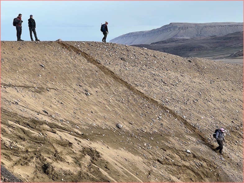 The ice moves the earth leaving behind steep mounds of sediment on its edges Steep mounds of sediment